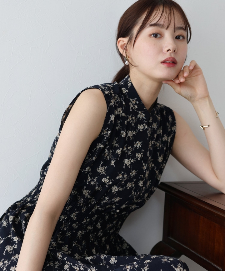 スタンドカラーティアードワンピース