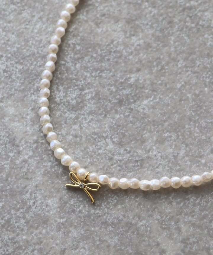 ゴールドモチーフ付きパールネックレス 【ネコポス】