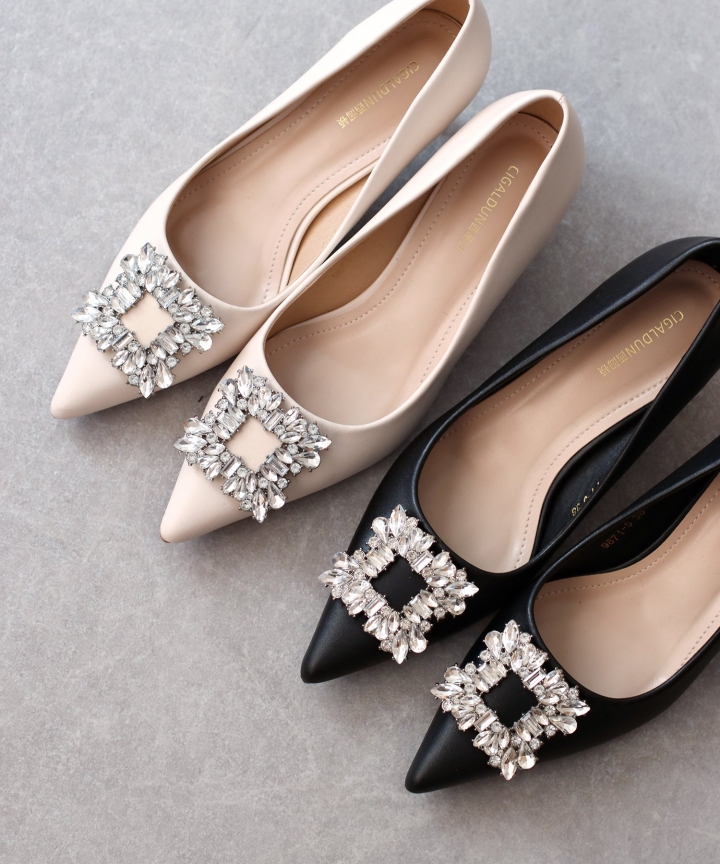 ビジューモチーフパンプス