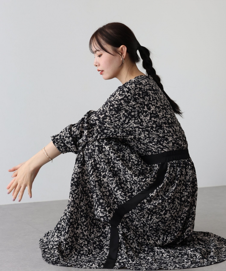 【SALE】エンボスプリントワンピース 【SALE】エンボスプリントワンピース