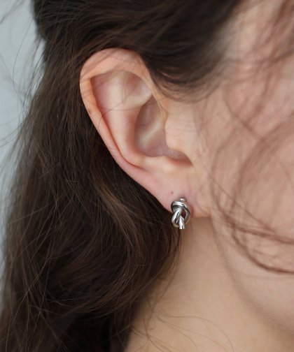 プチノットピアス / サージカルステンレス【ネコポス】 プチノットピアス / サージカルステンレス【ネコポス】