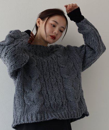 【SALE】ローゲージボリュームケーブルニット[J by blue]