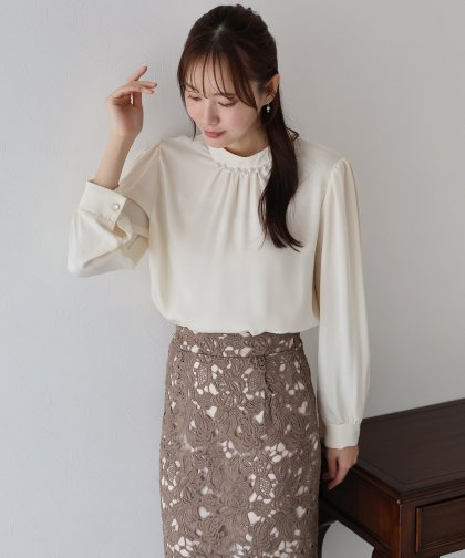 パール＆ビジュー付きスタンドカラーブラウス【ネコポス】