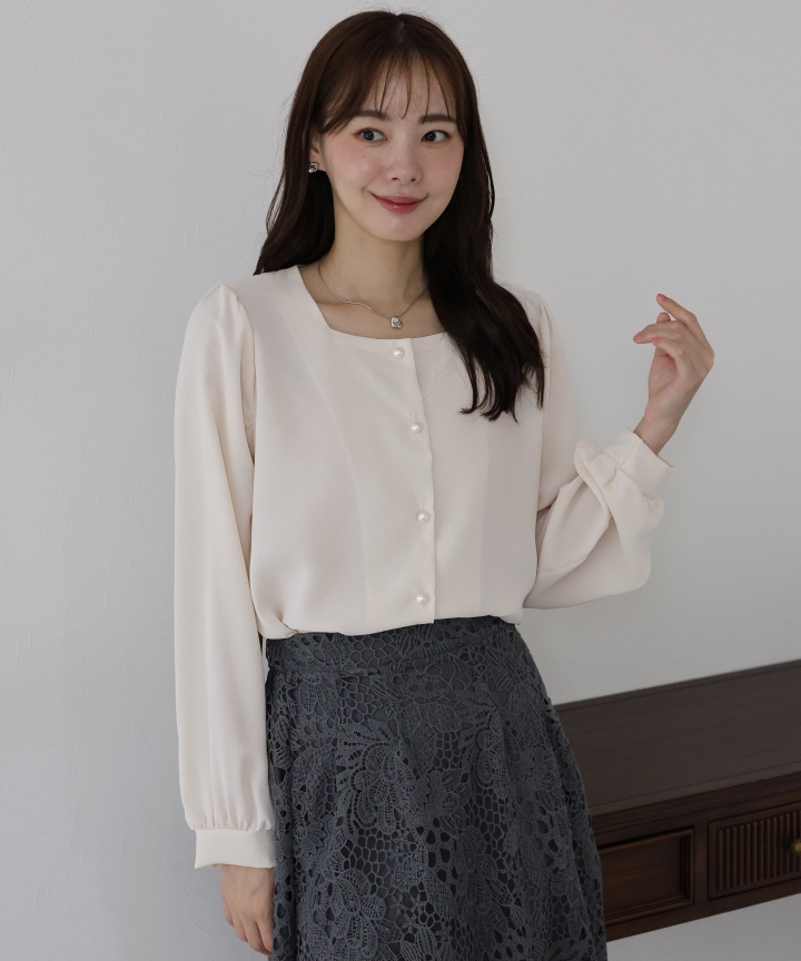 スクエアネックパールボタンブラウス【ネコポス】