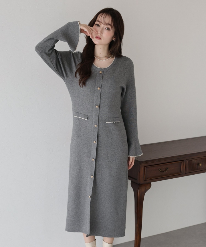 金ボタンニットワンピース