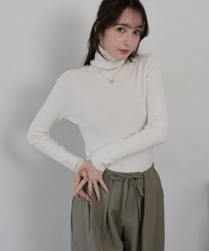 ウール混タートルネックニット