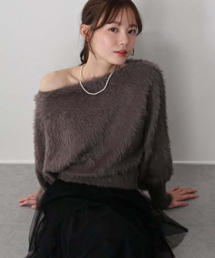 オフショルシャギーニット