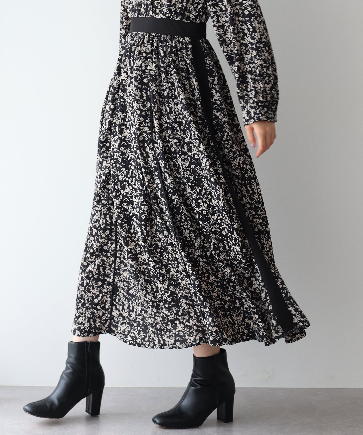 【SALE】エンボスプリントワンピース